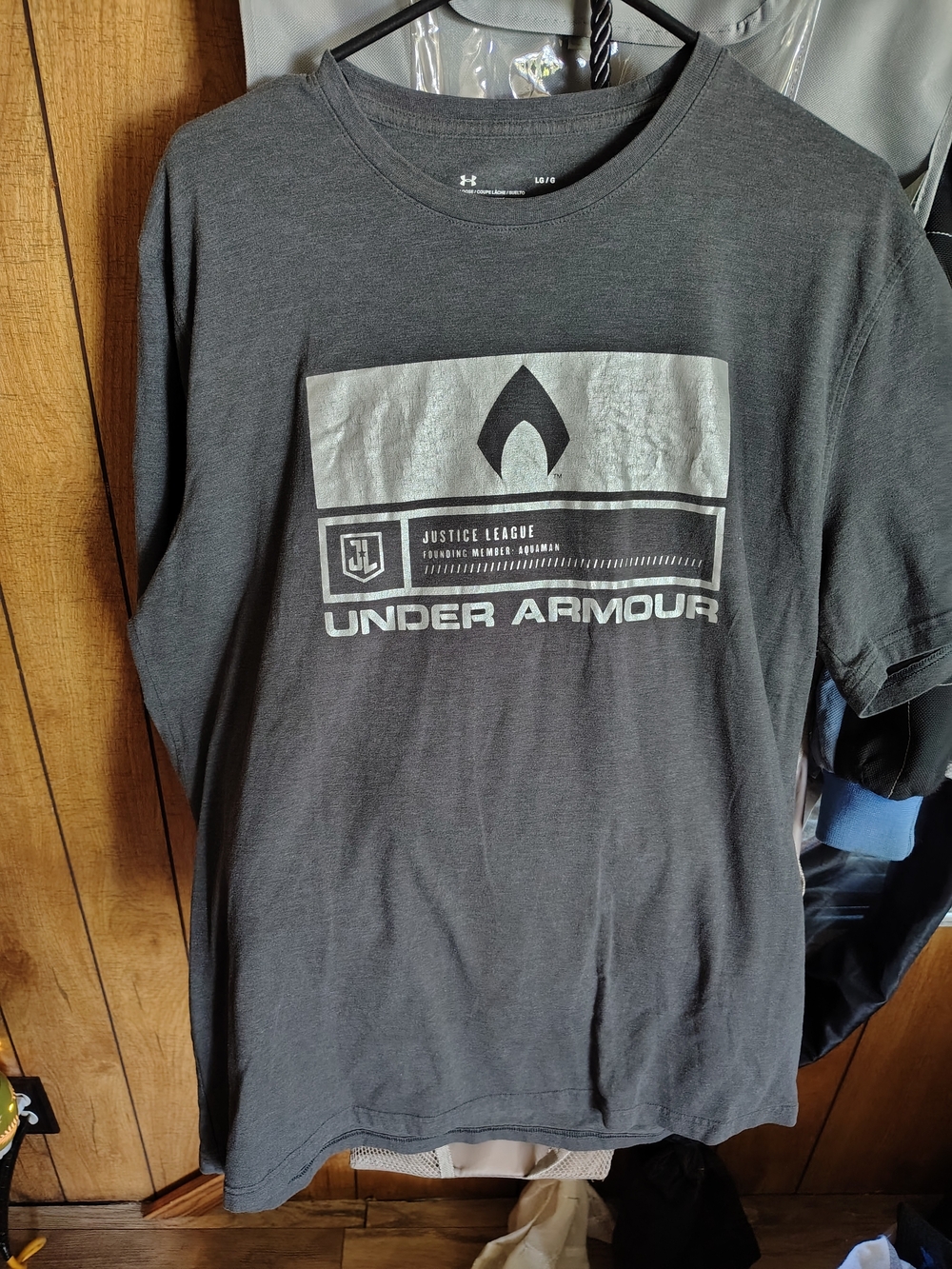 LG Men's Dark Gray Tee And Burgundy Dri Fit Large